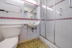 Shower room- click for photo gallery